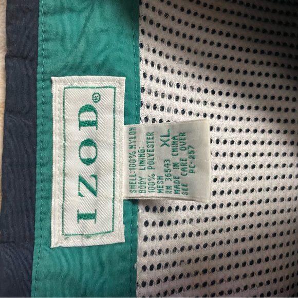 Vintage Mens Izod Sport Windbreaker. Navy blue with green accents. Mens XL - Picture 3 of 6
